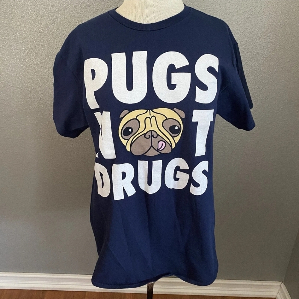 Delta Pro Weight Women’s Graphic T-Shirt Size‎ Medium Pugs Not Drugs Blue Ladies